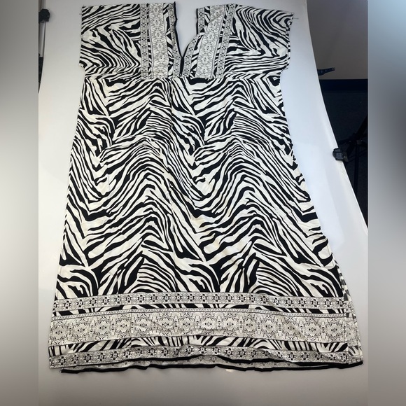 Women’s Dress, One Size - Picture 2 of 2